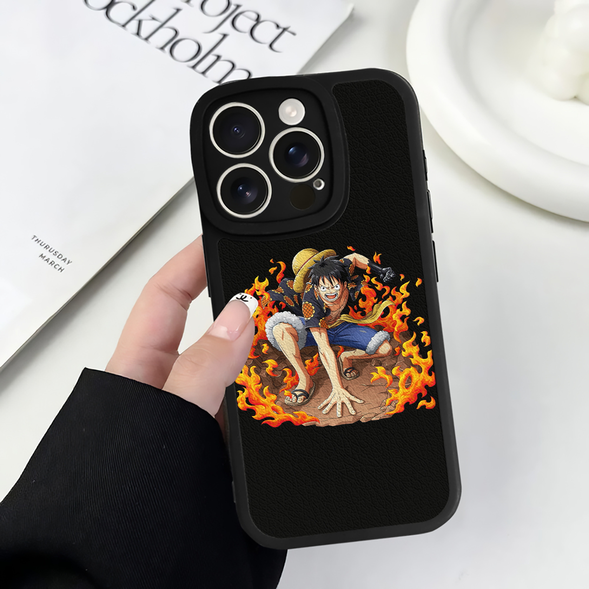 （画像用） ワンピース モンキー・D・ルフィ ONE PIECE Monkey D. Luffy 【iPhone 16シリーズ対応】シリコンスマホケース（レザー調） 材質：シリコン
